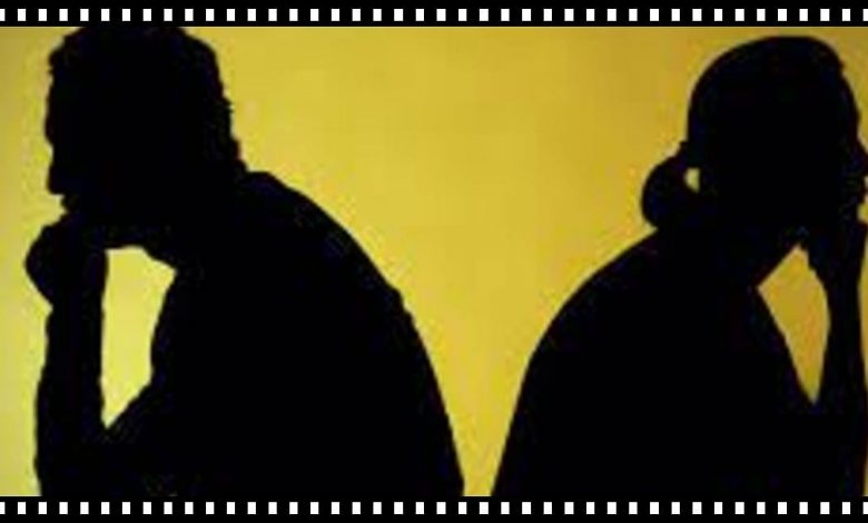 पत्नी नहाती नहीं, तलाश चाहिए...