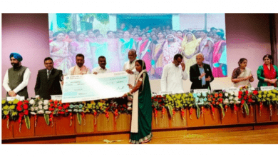 छत्तीसगढ़ की पशुपालक श्रीमती माधुरी जंघेल और तकनीशियन दुलारू राम साहू को मिला राष्ट्रीय गोपाल रत्न पुरस्कार