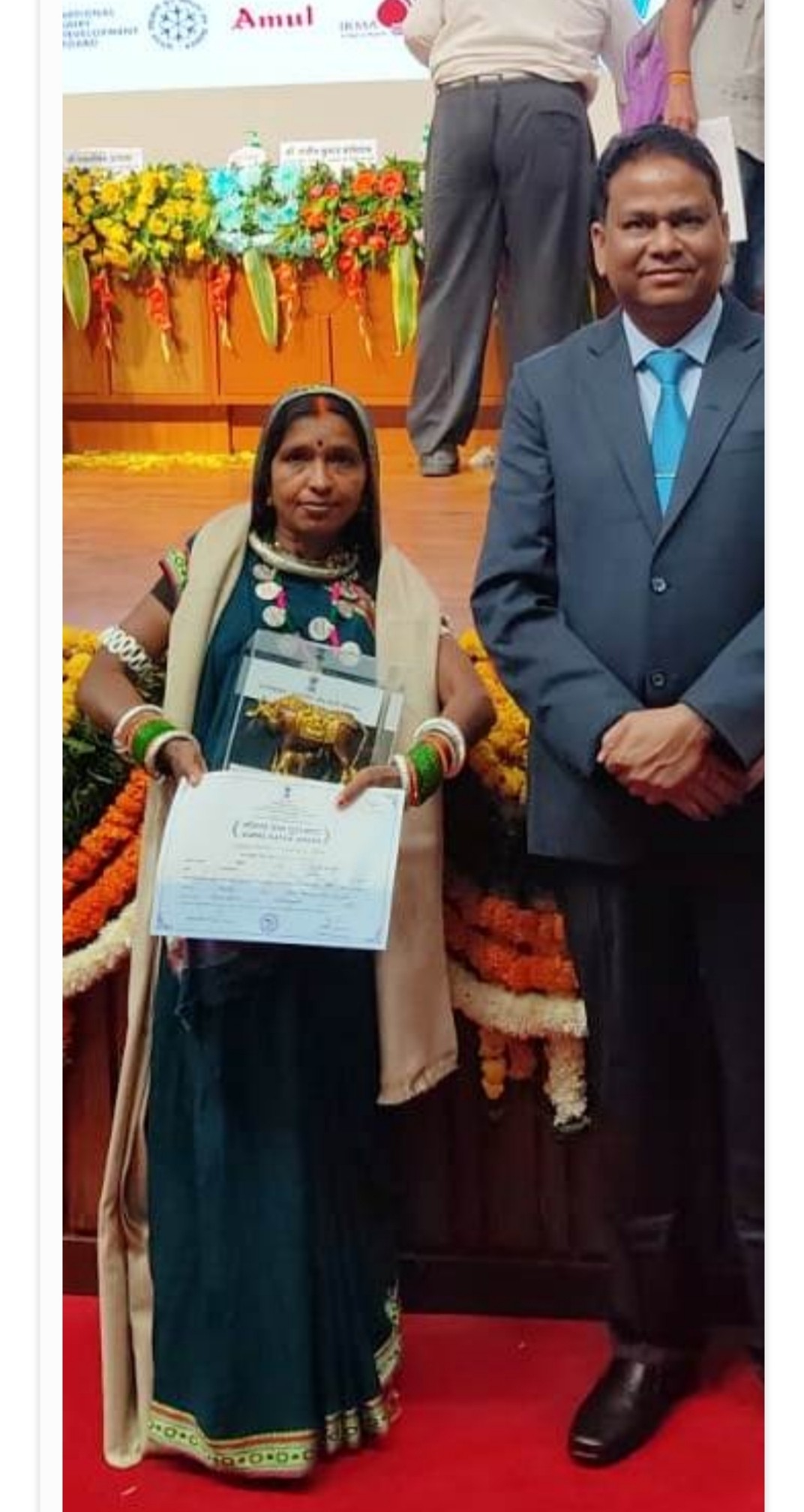 रायपुर : छत्तीसगढ़ की पशुपालक श्रीमती माधुरी जंघेल और तकनीशियन दुलारू राम साहू को मिला राष्ट्रीय गोपाल रत्न पुरस्कार