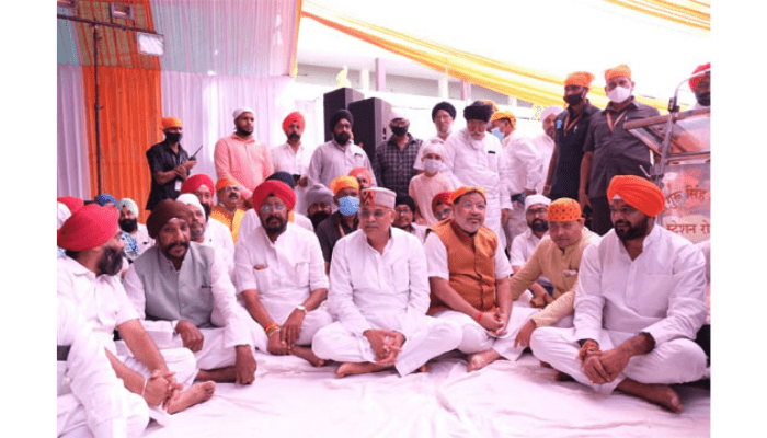 Chhattisgarh: मुख्यमंत्री बघेल गुरुनानक जयंती के अवसर पर आयोजित प्रकाश पर्व में हुए शामिल