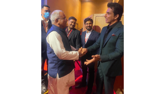 मुख्यमंत्री भूपेश बघेल से आज उनके नई दिल्ली प्रवास के दौरान सुप्रसिद्ध फिल्म अभिनेता सोनू सूद ने सौजन्य मुलाकात की