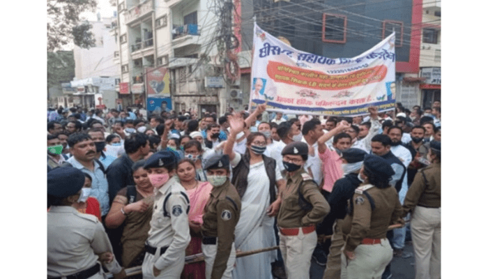 छत्तीसगढ़ : राजधानी में सहायक शिक्षक का हुंकार : वेतन विसंगति की मांग पर निकले विधानसभा का घेराव करने, पुलिस ने रोका
