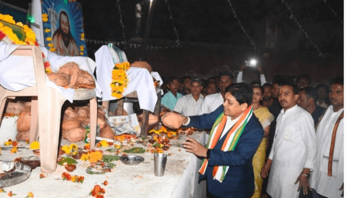 छत्तीसगढ़ : बाबा गुरू घासीदास के बताये सदमार्ग पर चलकर हमें आगे बढ़ने की जरूरत - डॉ शिव कुमार डहरिया