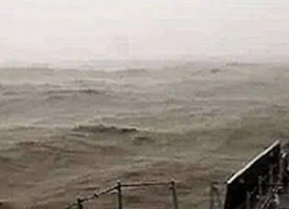 गुजरात में तेज बारिश, समुद्र में डूबी कई नाव, 10 मछुआरे लापता