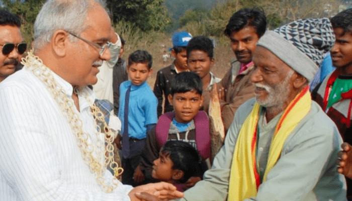 छत्तीसगढ़ : मुख्यमंत्री ने चिल्फी में बैगाओं के साथ मनाया नया साल : स्व-सहायता समूह की बहनों ने तिलक लगाकर किया स्वागत