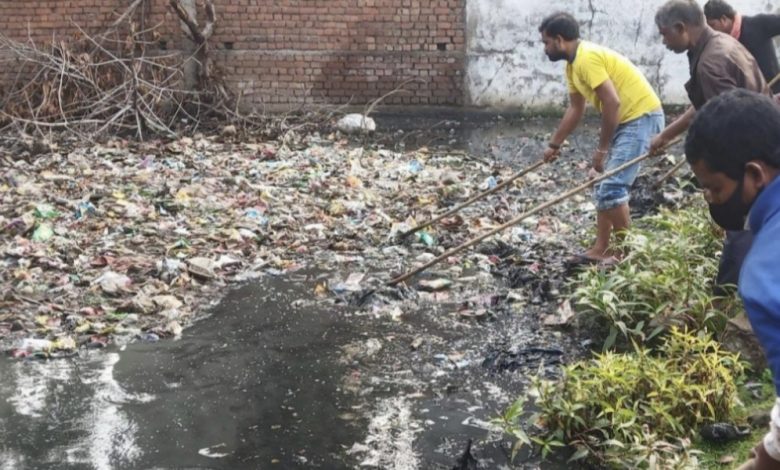 छत्तीसगढ़ : वार्ड के कांग्रेस पार्षद (councilor) ने नही करवाई सफाई