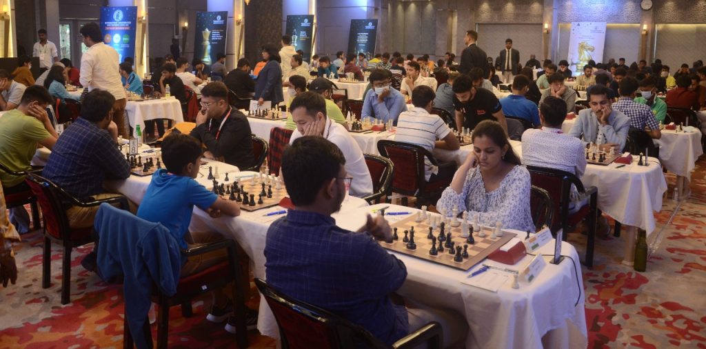 Chess Game राजधानी में बिछी शतरंज की बिसात