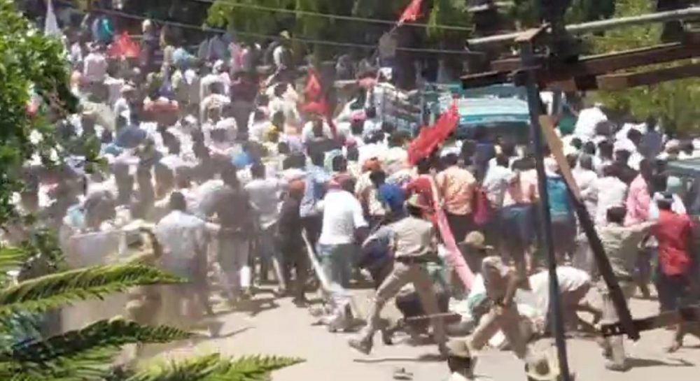 Stones Pelted Yediyurappa House