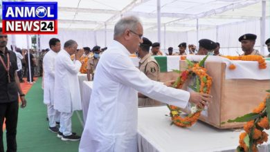 Chhattisgarh CM Bhupesh Baghel ने शहीद जवानों को दी श्रद्धाजंलि