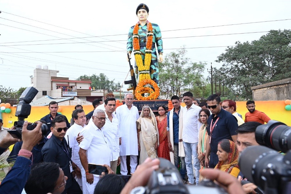 Martyr Chumman Yadav Statue