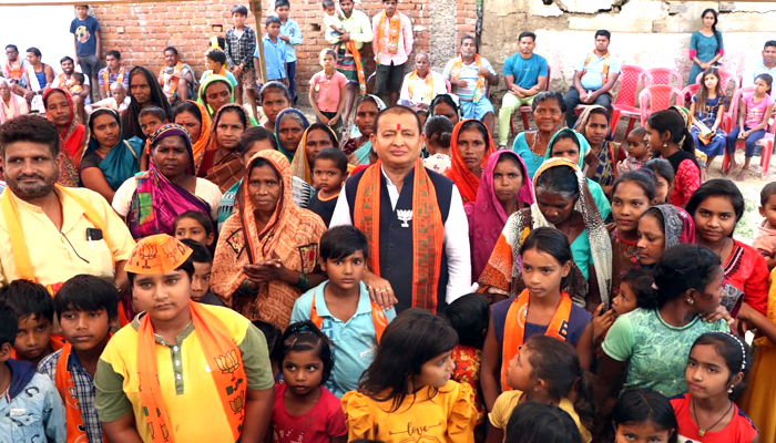 भाजपा प्रत्याशी सम्पत अग्रवाल ने किया गांव गांव जाकर जनसंपर्क, मांगा जीत का आशीर्वाद