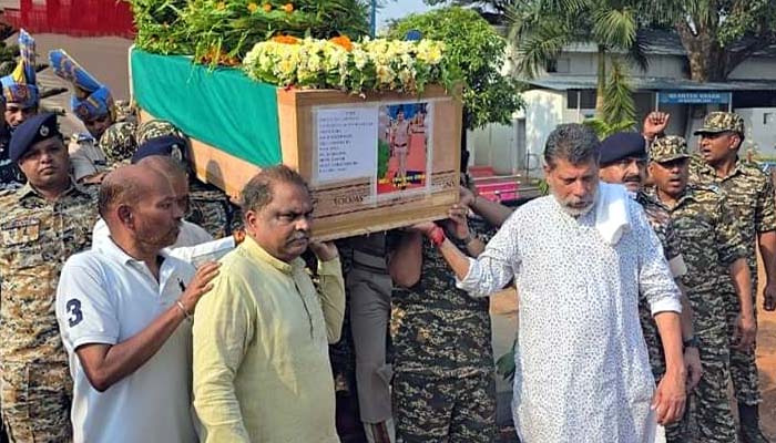 जवान शहीद को अंतिम सलामी,