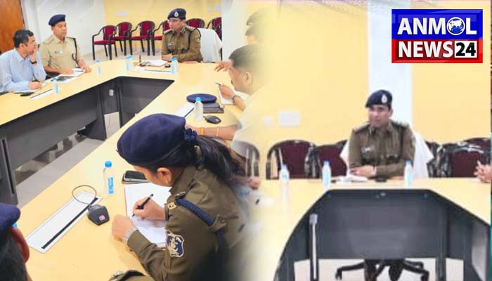 रायपुर SSP संतोष सिंह ने ली देर रात अपराध समीक्षा बैठक