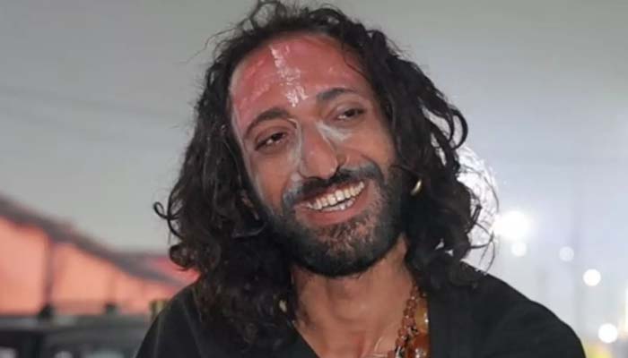 Mahakumbh 2025: आईआईटी से पढ़ाई करने वाले ‘बाबा’ जूना अखाड़े से निकाले गए, इस वजह से किया गया निष्कासित