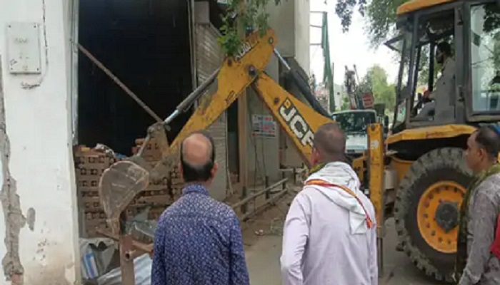 Nagar Nigam Bulldozer Action :