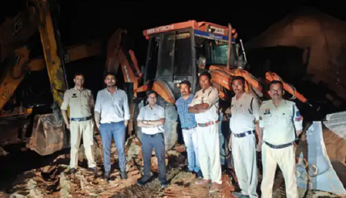 illegal sand mining CG :