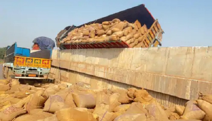 Dhamtari truck accident :