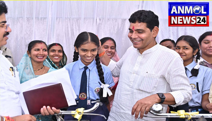 राजस्व मंत्री टंक राम वर्मा