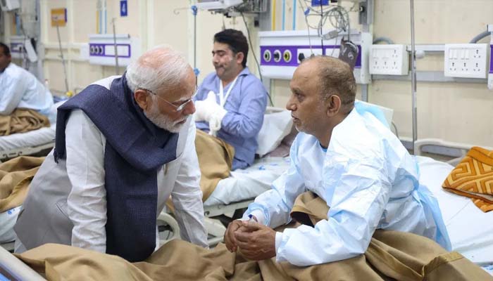 घायलों से की मुलाकात