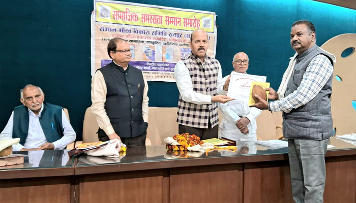 धनंजय राठौर हुए सम्मानित