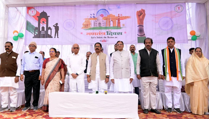 गरिमामय ध्वजारोहण समारोह