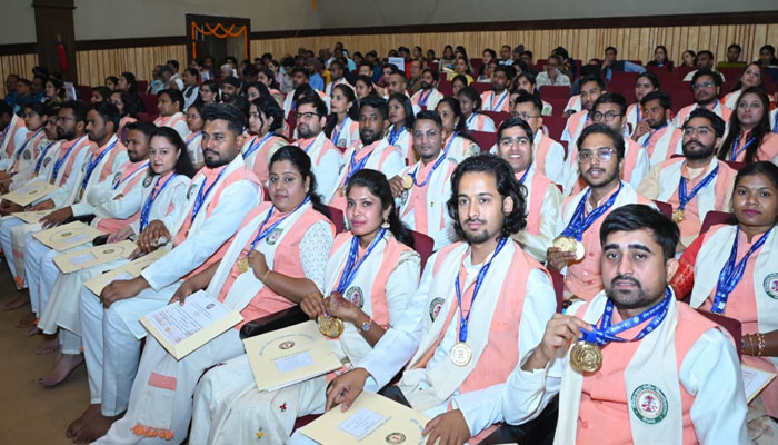 इंदिरा कला संगीत विश्वविद्यालय का दीक्षांत समारोह 