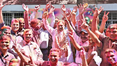 मुख्यमंत्री  निवास में होली के रंग: CM साय ने अधिकारियों-कर्मचारियों संग मनाया रंगोत्सव